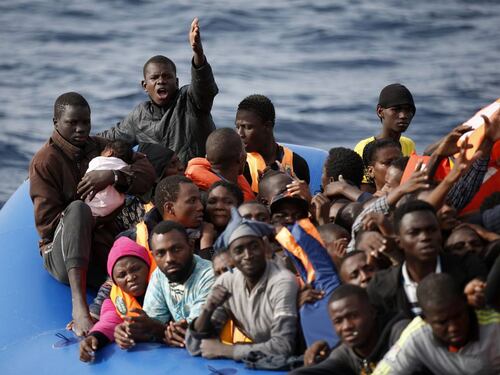 Migranti, l'allarme di Musumeci: "Sicilia sotto assedio"