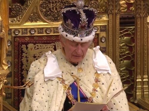 Guerre, ambiente e inflazione. Il primo discorso di Re Carlo III all’apertura della nuova sessione parlamentare