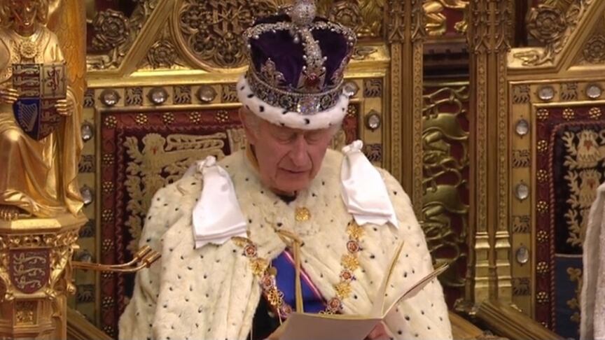 Guerre, ambiente e inflazione. Il primo discorso di Re Carlo III all’apertura della nuova sessione parlamentare