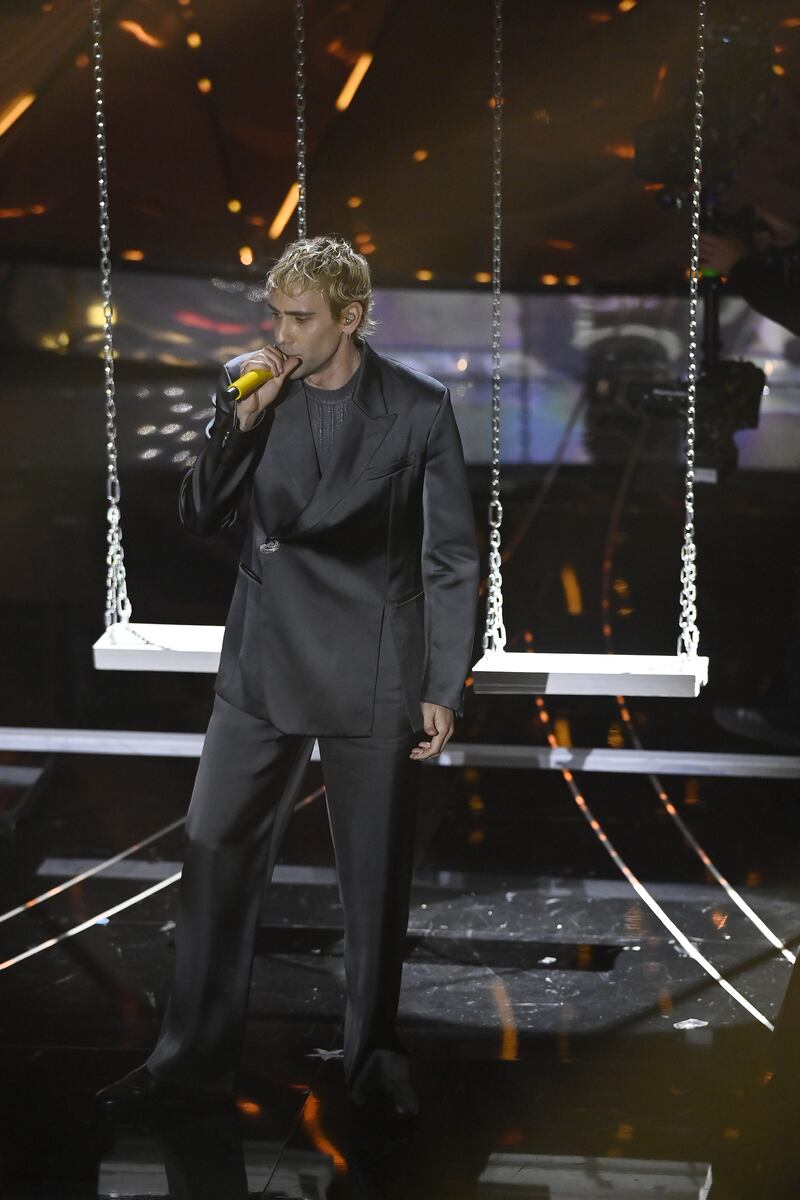 Sanremo 2024: ecco il look della terza serata del Festival da Mr. Rain 4