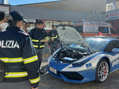 Dall'Aquila a Torino per trasportare un rene: la Lamborghini della Polizia salva un'altra vita