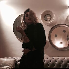 Emma Marrone, sexy in calze a rete 27