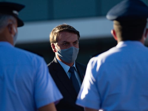 Bolsonaro è positivo al Covid: "Ma non ho già più la febbre..."