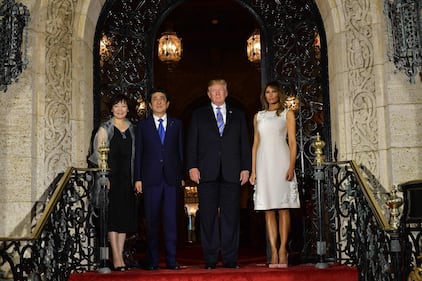 Melania Trump, fascino bianco col premier giapponese 17
