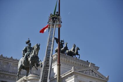 Virginia Raggi all'altare della Patria 12