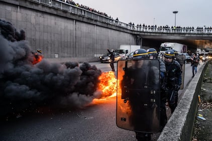 Guerriglia a Parigi contro Uber 9
