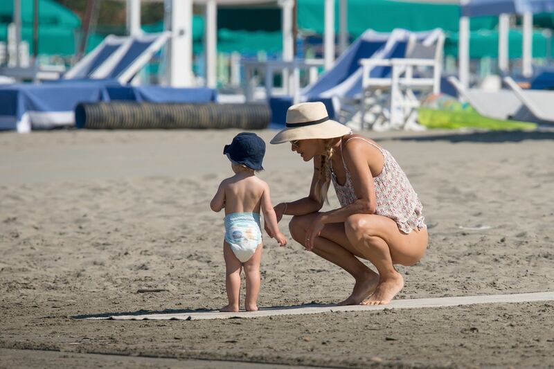 Michelle Hunziker, mamma supersexy ieri e oggi 12