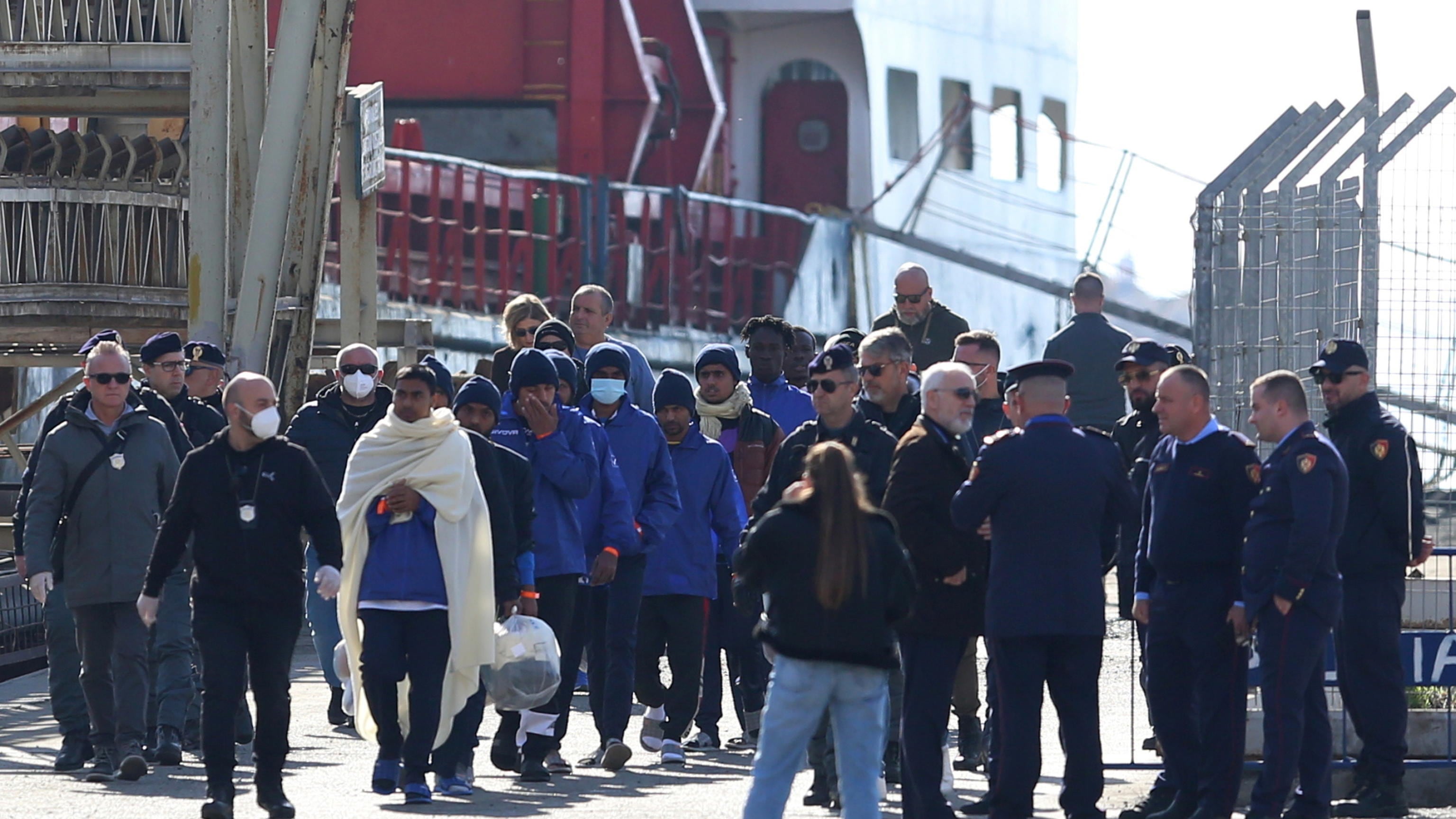 Il modello Albania fa scuola. Intesa sui migranti a Bruxelles: via libera agli hub in Paesi terzi