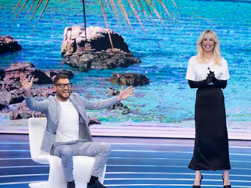 "Lascerà il programma". Il retroscena su Enrico Papi e l'addio all'Isola