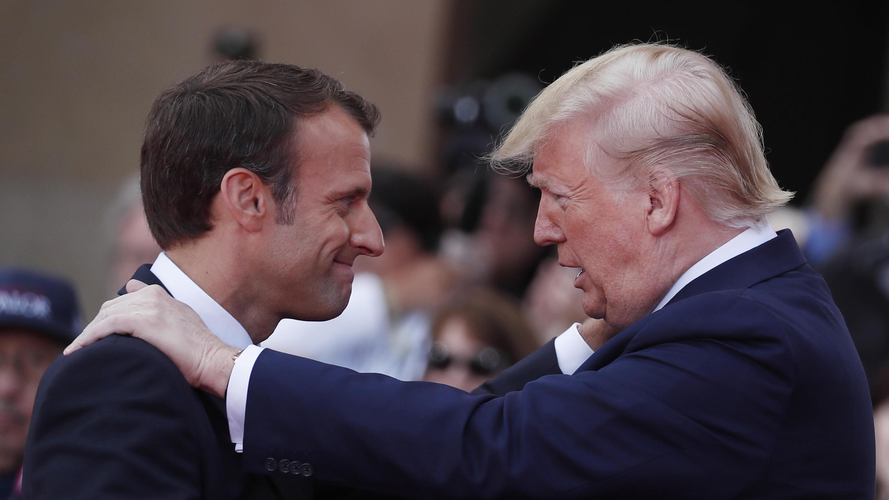 Trump contro Macron: "Sta leccando il cu... alla Cina"