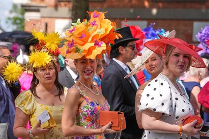 Trionfo di cappelli e colori ad Ascot 6