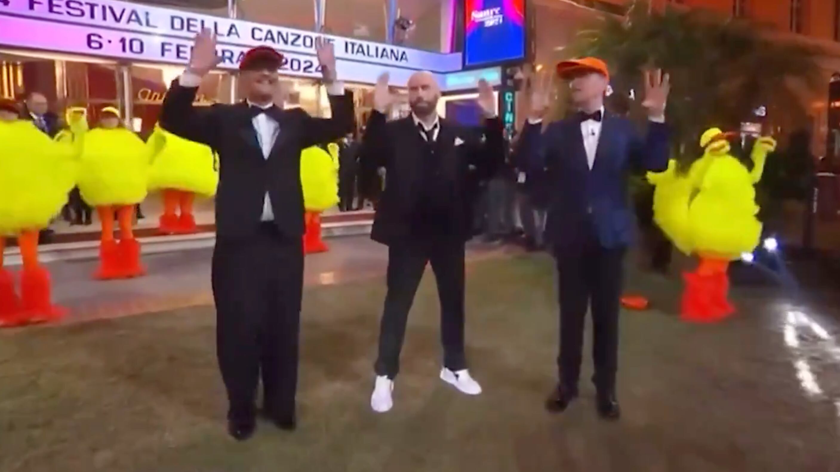 La Rai inciampa nelle scarpe. E indaga sul caso Travolta...