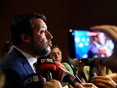 "Una regia dietro gli sbarchi. L'Ue ci lascia soli": l'affondo di Salvini sul silenzio di Bruxelles
