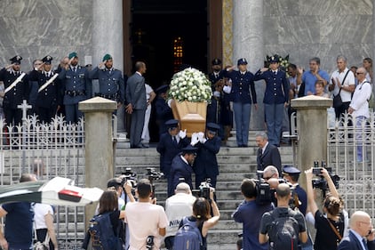 Carabiniere ucciso a coltellate, mille persone per l'ultimo saluto 7