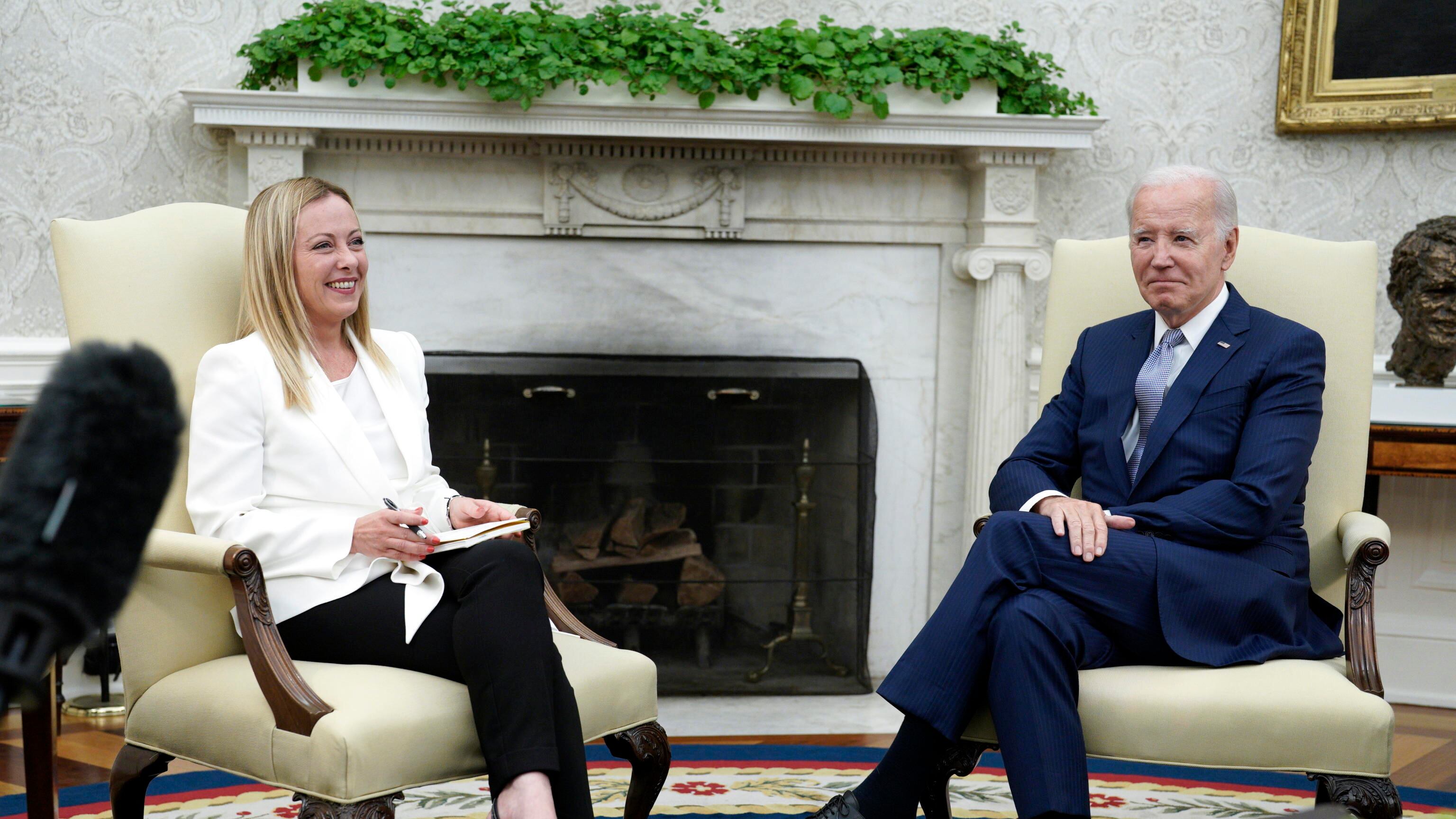 "L'Italia seria e affidabile". E Biden elogia la Meloni