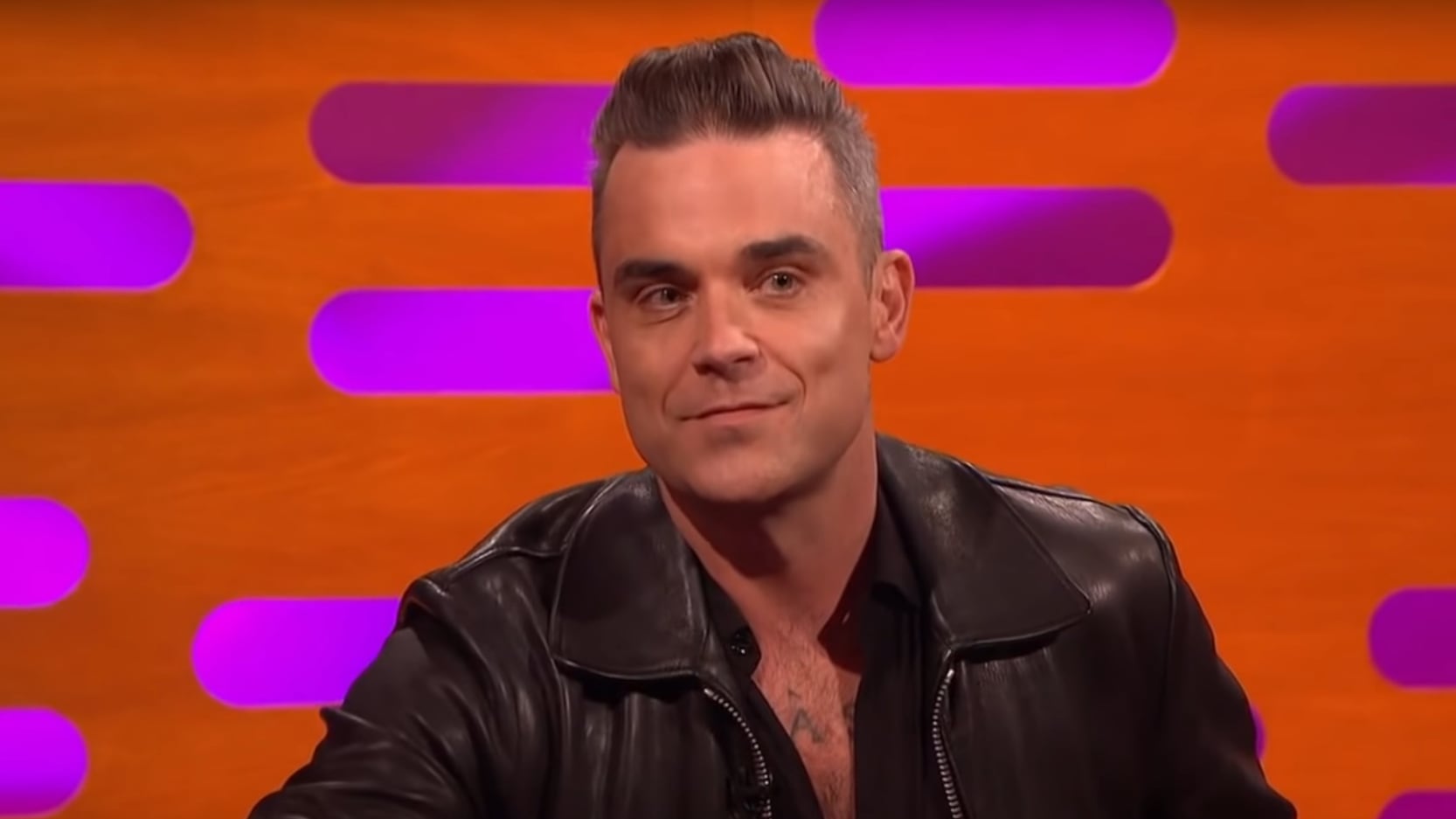 L'attacco velenoso di Robbie Williams: "La Sardegna è troppo cara". Ma dimentica il suo concerto milionario