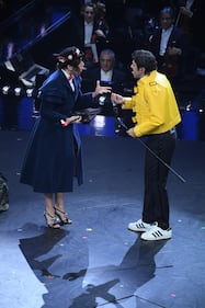 Sanremo, le gag del trio con gli ospiti 1