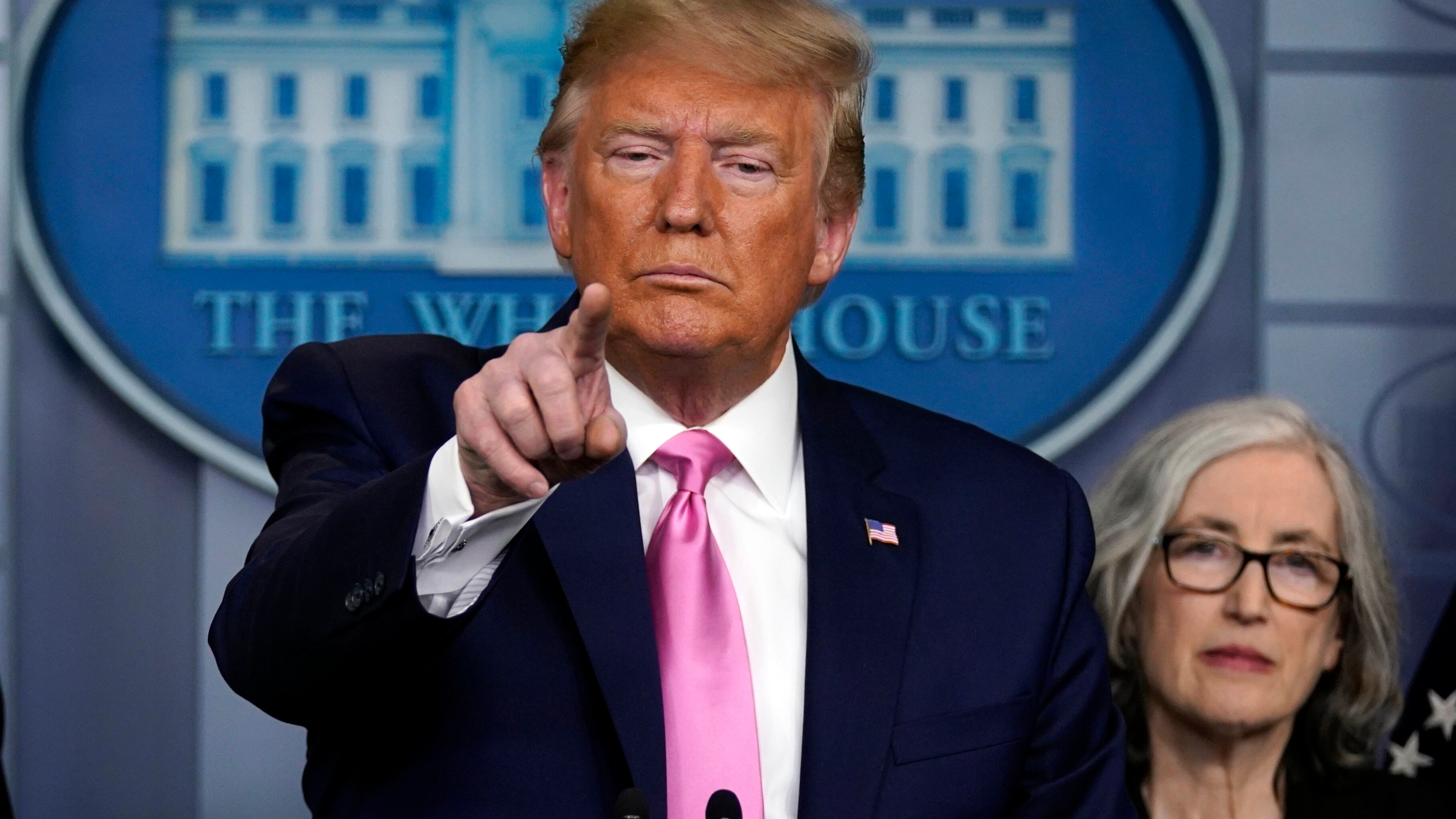 Usa, la Corte aiuta Trump mentre la Barrett giura. "Non si proroga lo spoglio"