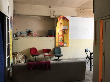 Roma, centinaia di migranti accampati in strada dopo lo sgombero dei palazzi occupati 15