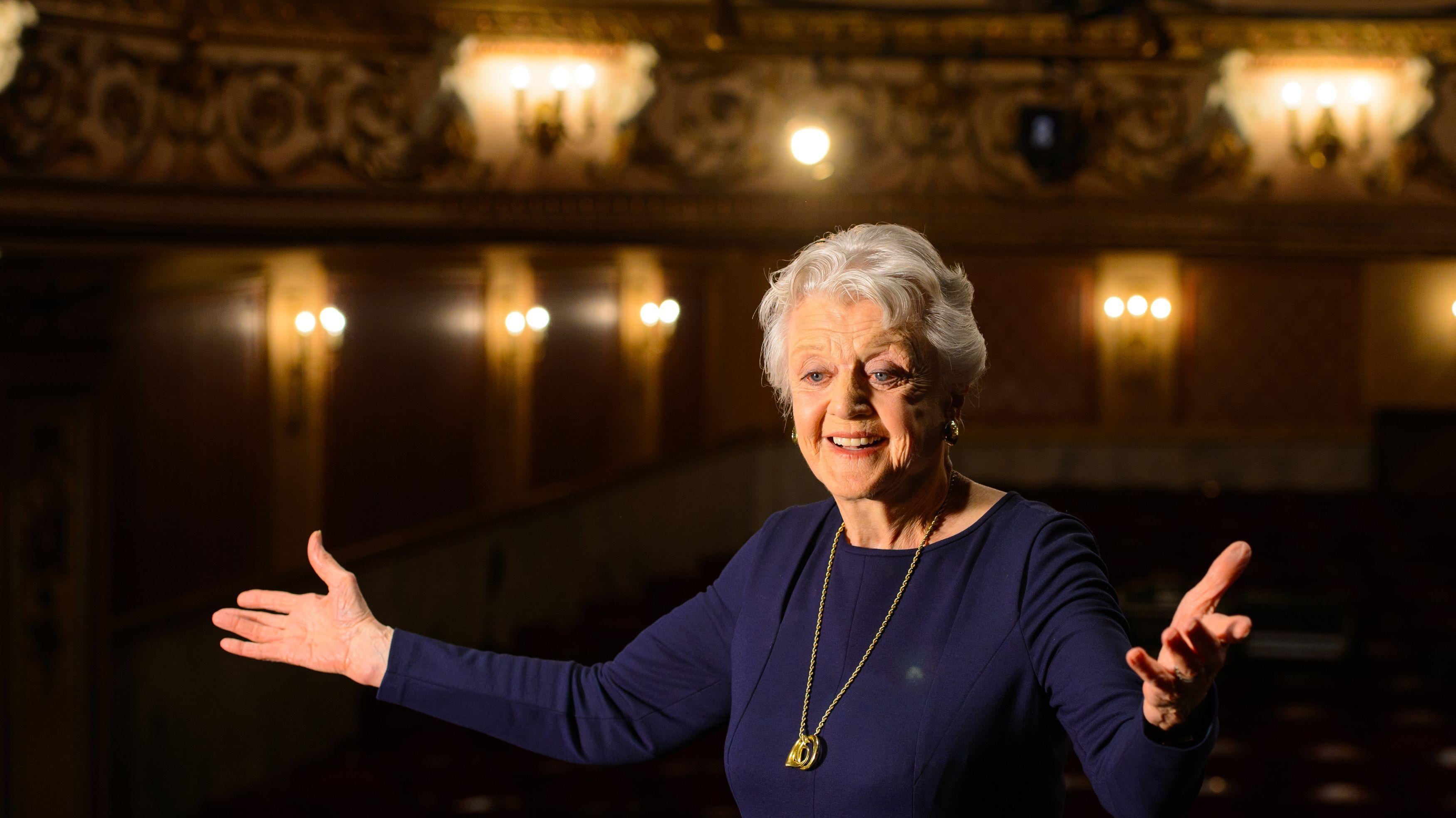 Angela Lansbury 5 stili da copiare a 60 anni