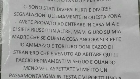Il cartello choc contro i ladri: "Se tornate torturo e uccido tutti gli stranieri"