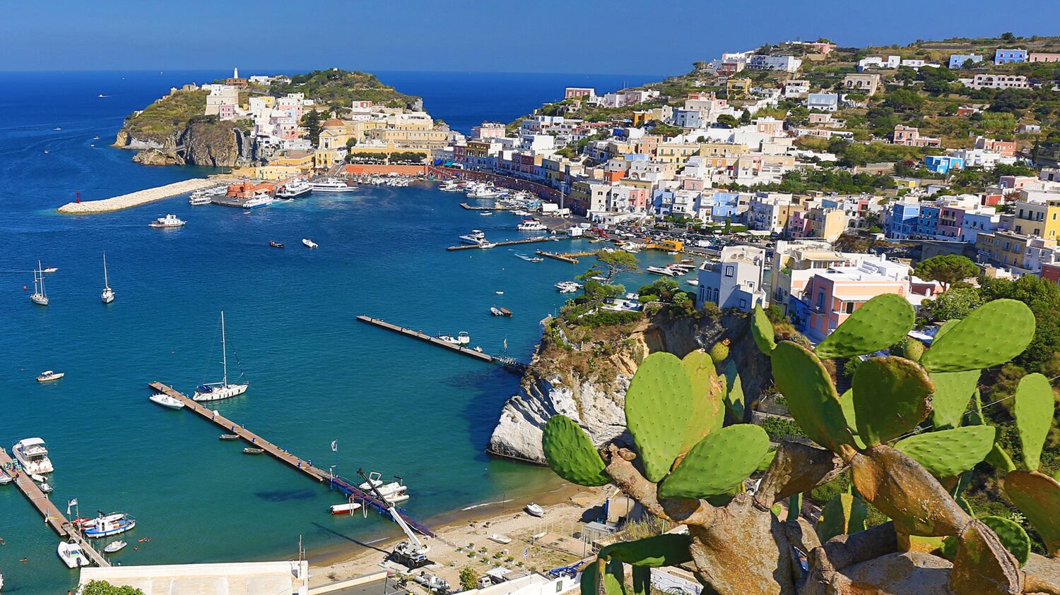 Vacanze, la Bit apre la "valigia dei sogni" per viaggiare