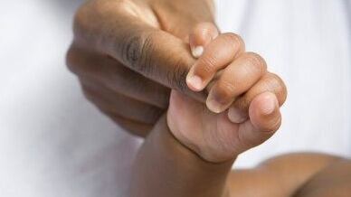 Bimbo morto dopo la circoncisione: "Aveva polmonite, non doveva subire l'intervento"