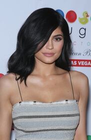 Kylie Jenner, seno in mostra su Instagram 19