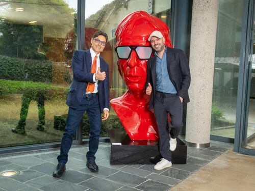Pier Silvio Berlusconi incontra Checco Zalone: festa per il successo di “Buen Camino”