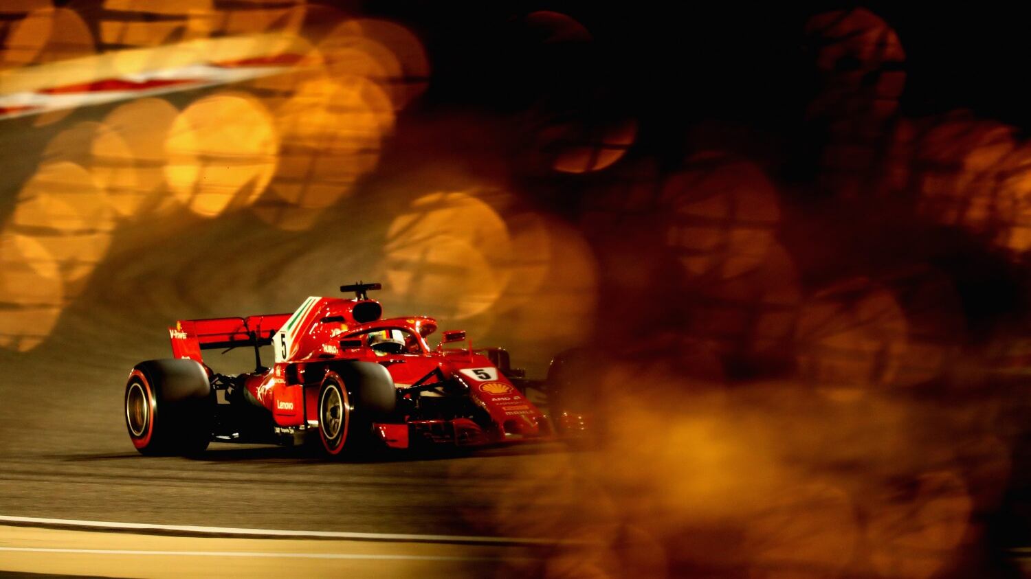 Gp Bahrain, prima fila tutta Ferrari: pole di Vettel davanti a Raikkonen