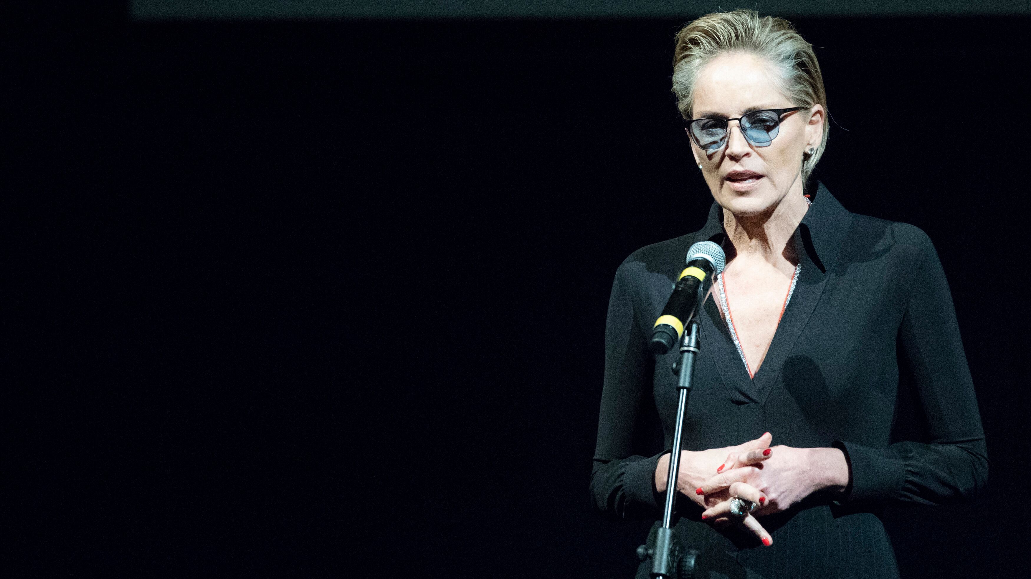 "Serve un miracolo...": la foto choc di Sharon Stone