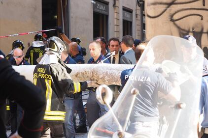 Bologna, esplosione in centro: sventrato un ristorante giapponese 17