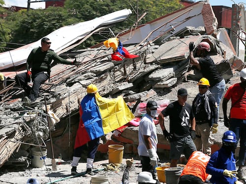 Terremoto in Colombia, è corsa contro il tempo: si scava tra le macerie per cercare sopravvissuti. “Si temono mille morti”
