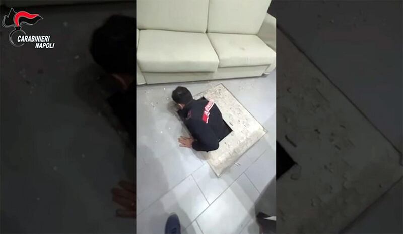 Passavano dalle fogne e svaligiavano i negozi. Arrestata la "banda del buco" a Napoli 2