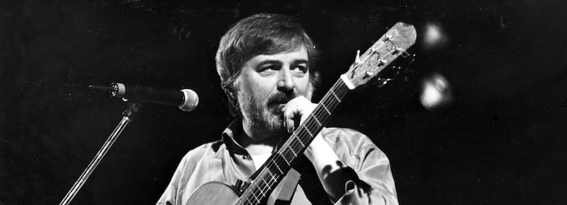 È morto Francesco Guccini, aveva 86 anni: ha segnato la storia della musica italiana