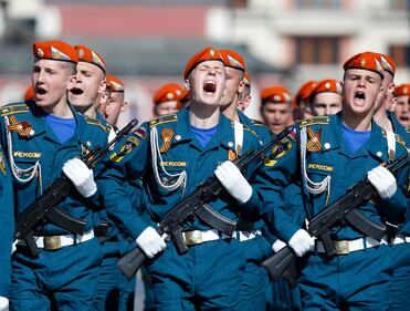 Putin alla parata col nastro degli indipendentisti 1