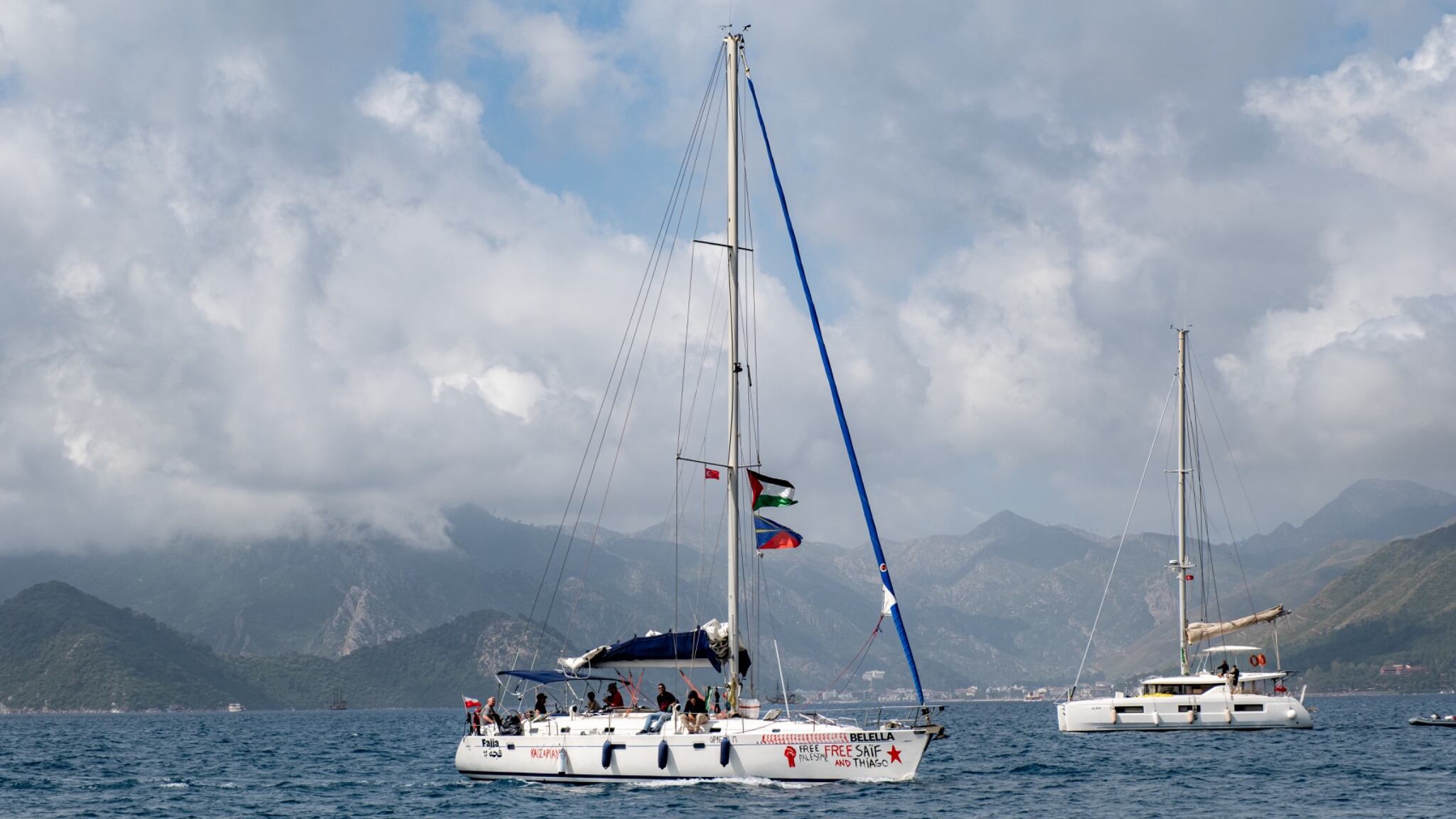 Flotilla, le barche sono in acque internazionali: “Li porteremo in prigioni galleggianti”