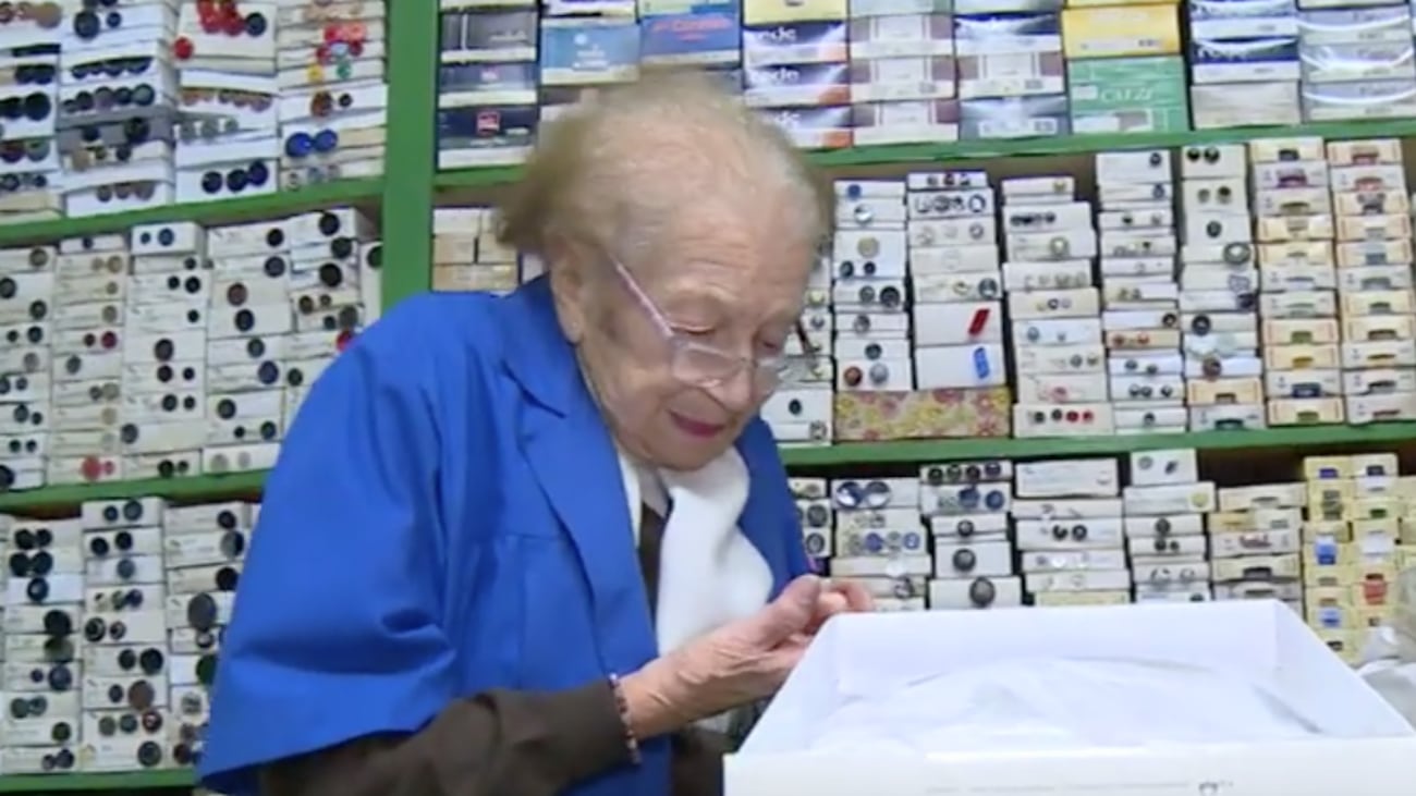 La commerciante di 100 anni: "Lavoro finché non dovrò avere il pos"
