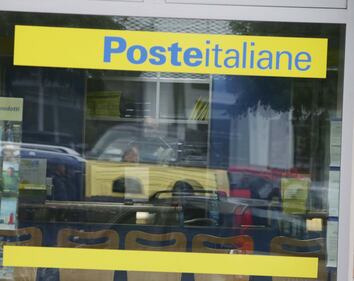 Latitante prende ostaggi un ufficio postale a Reggio Emilia 10