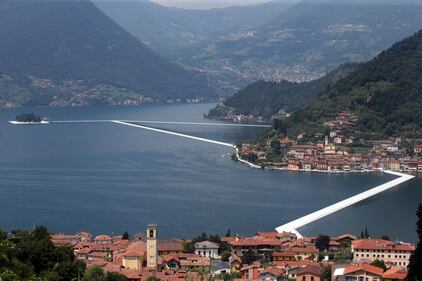 "The floating piers", la passerella di Christo 6