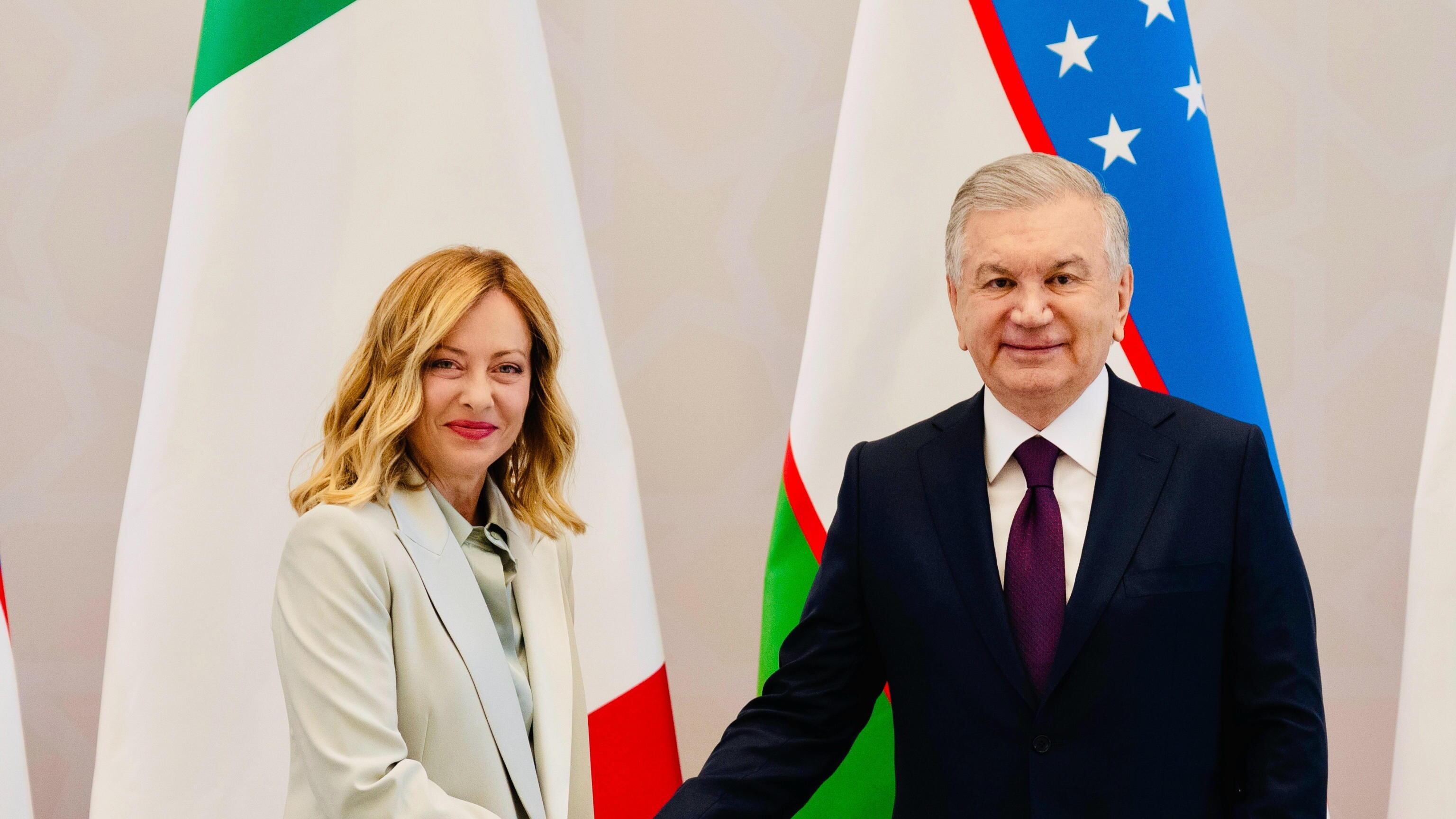 Meloni, missione in Asia. Inaugurata "via Roma" e intese per tre miliardi