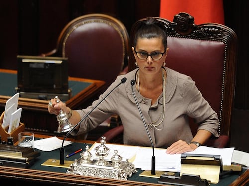 Ora la Boldrini vuol sfasciare la famiglia: basta spot con le mamme che servono a tavola