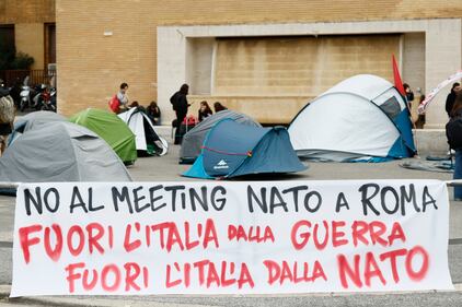 Tende anti-Israele alla Sapienza: il campeggio dei collettivi rossi 17