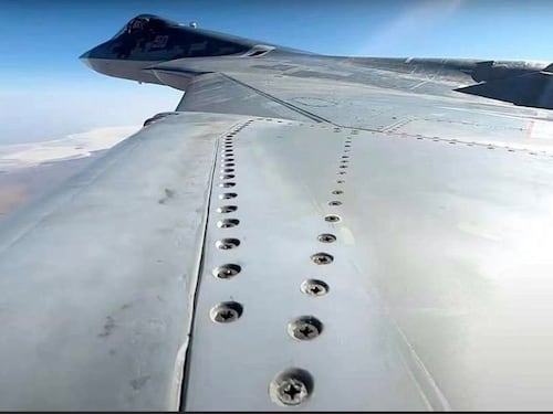 Russia, il nuovo Su-57D diventa un “centro di comando volante” per droni e caccia
