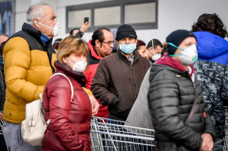 Code al supermercato nella zona del lodigiano colpita dal Coronavirus 5