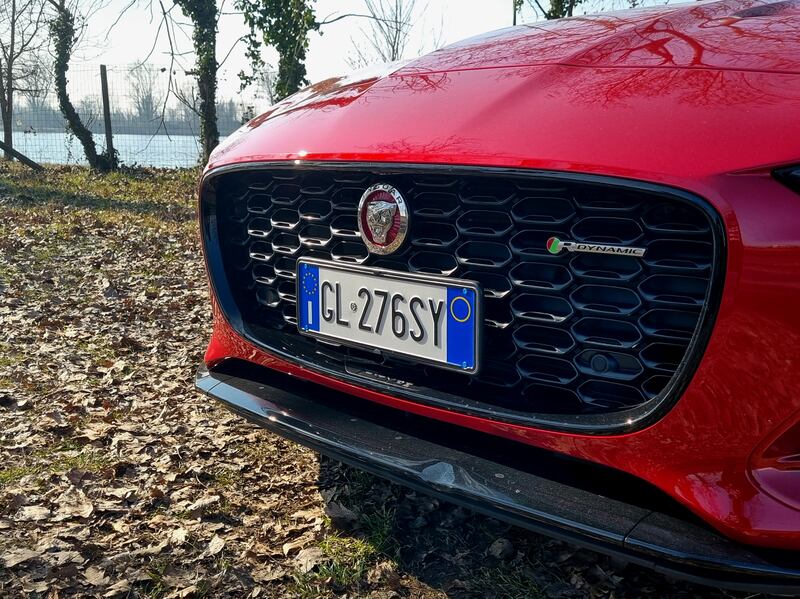 Jaguar F-Type 75 P450, un gioiello in via d’estinzione: guarda le foto 6