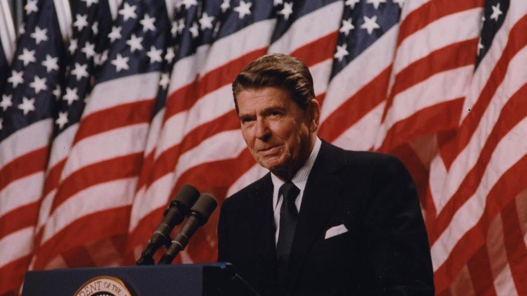 L’America che giura sulla Bibbia tra gaffes, lacrime e tacchini
