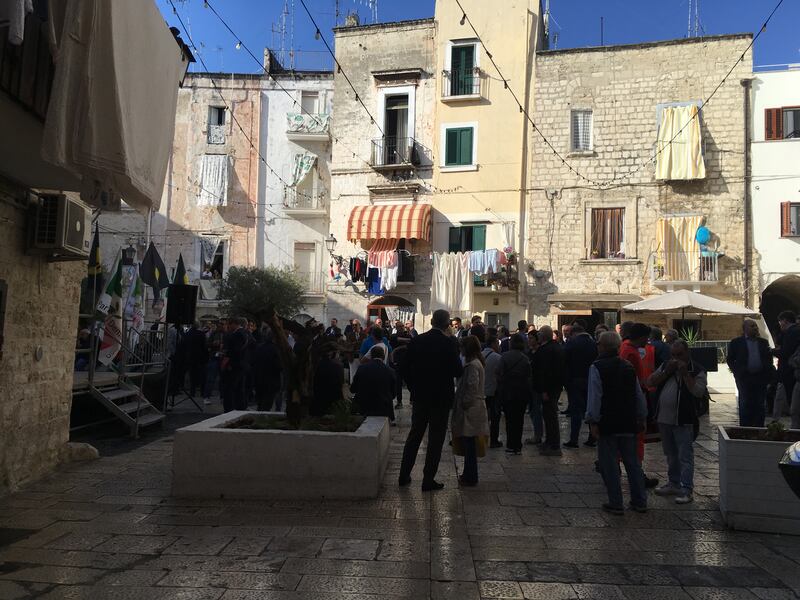 Bari, Emiliano presenta la sua candidatura alle prossime regionali 2