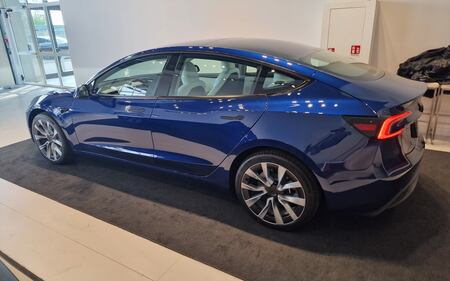 Tesla Model 3 restyling, guarda tutte le immagini 7