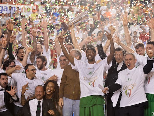Siena dal fallimento alla gogna sportiva. Cancellati 2 scudetti